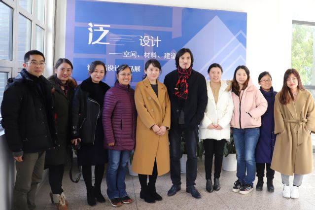 观展教师合影 观展教师合影