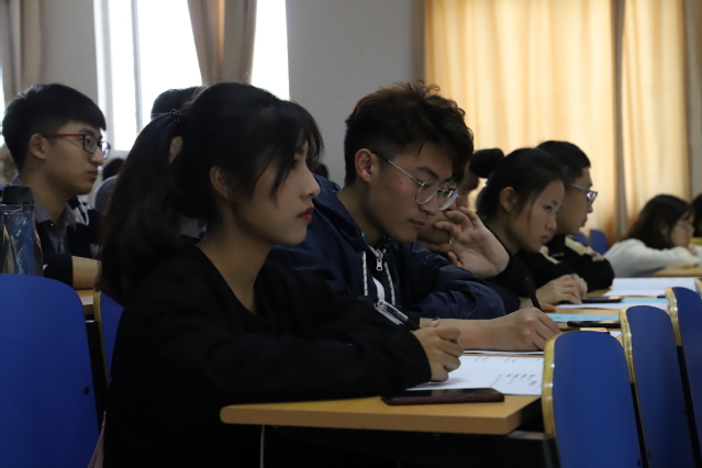 学员听讲 学员听讲
