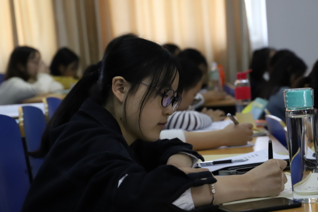 学员听讲1 学员听讲1